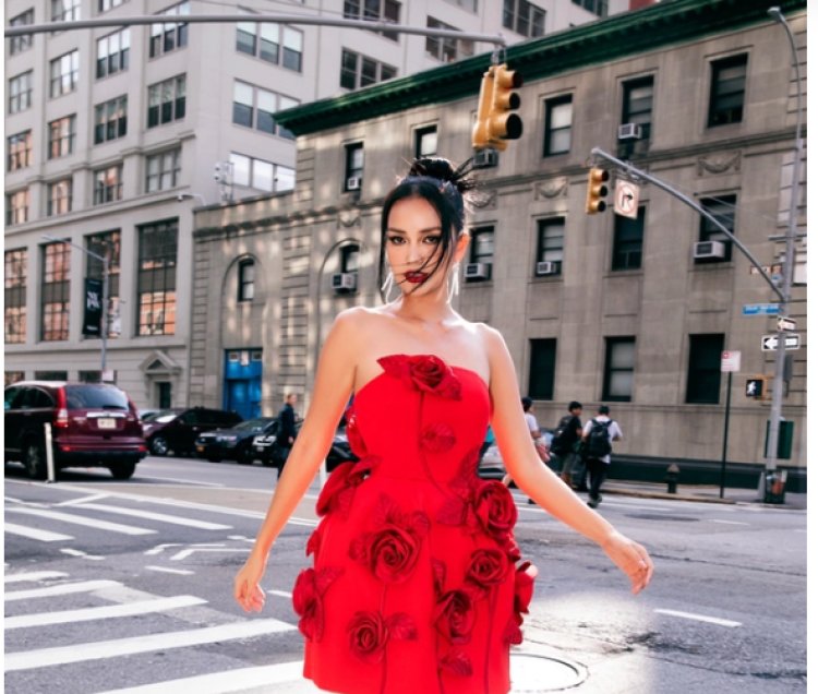 Dàn sao “phủ đỏ” show Đỗ Mạnh Cường tại New York Fashion Week: Lan Ngọc - Hương Giang đọ sắc cùng Miss Universe 2022