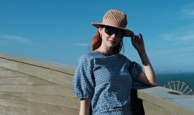 Thời trang đi du lịch của Minh Hằng đẹp từ năm này qua năm khác, phụ nữ U40 nên tham khảo