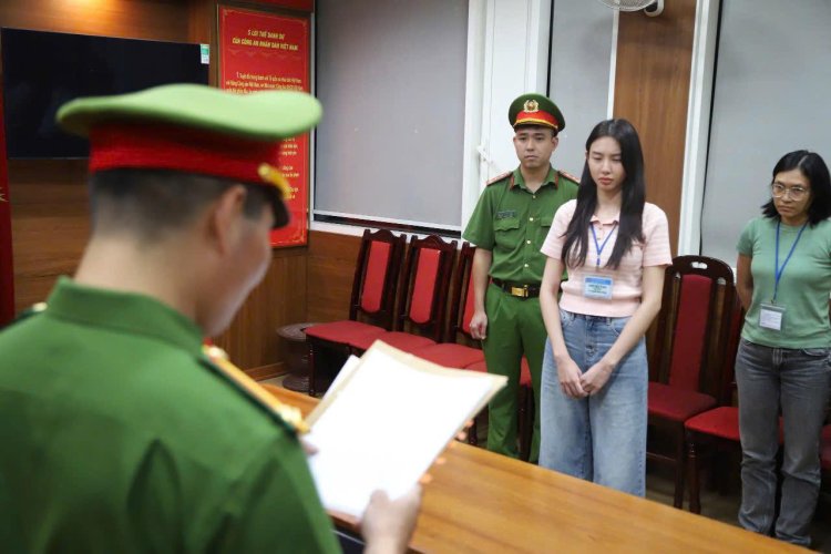 Hoa hậu Thuỳ Tiên khai bắt đầu tham gia sản xuất kẹo Kera vì thấy "sản phẩm có nhiều ý tưởng hay ho"