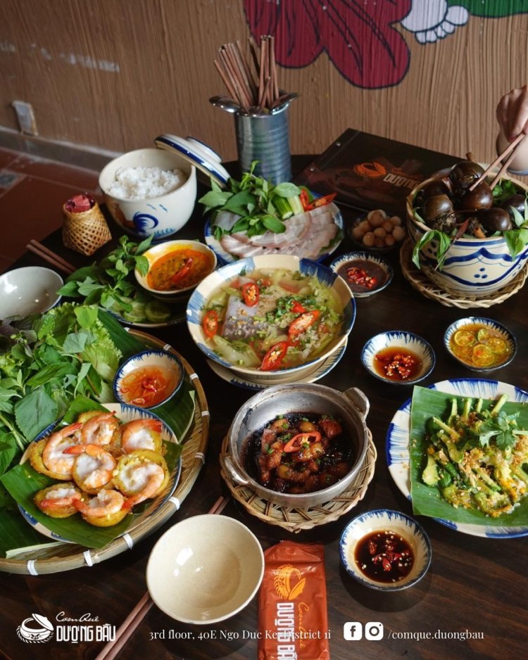 Sốc trước "cơm quê nhưng giá thành phố" của quán Dượng Bầu: Rau xào 115k, canh cua 140k, gây chú ý nhất là món này