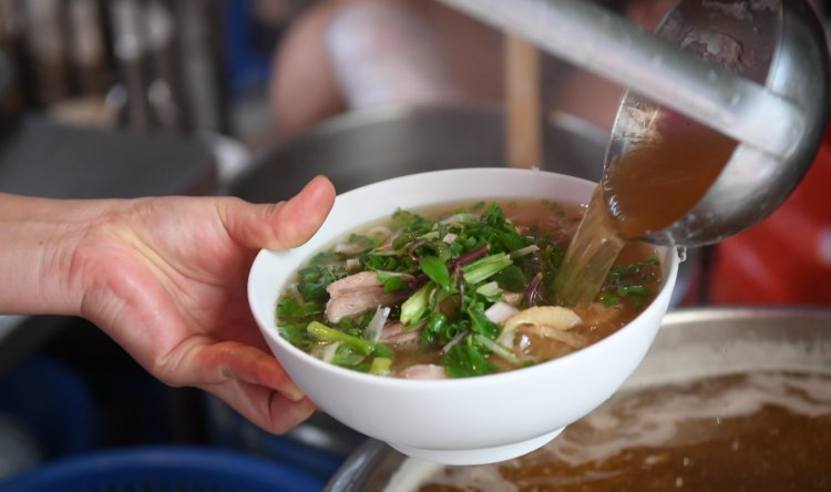 9 quán bún phở 'không thể bỏ qua' ở Hà Nội trong danh sách Michelin