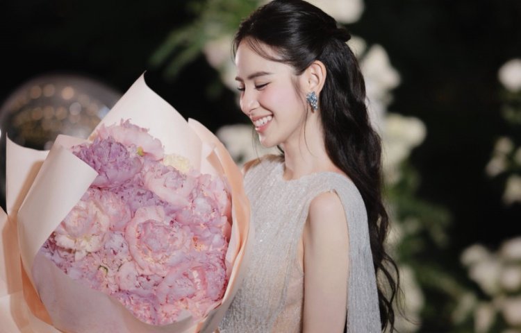 "Góc khuất" màn cầu hôn của thiếu gia có gia thế khủng với mỹ nhân 2k2: Mắc cỡ quá Hai ơi