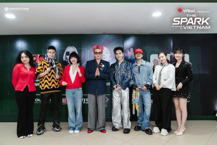 Sĩ đến hết đời: Diệu Nhi, Quang Hùng và dàn sao Việt "flex" ảnh chung sát rạt G-Dragon!