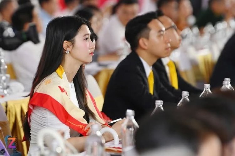 Á hậu Phương Nhi khoe visual phu nhân hào môn, vắng bóng cả năm vẫn "lia cam" chuẩn cỡ này!