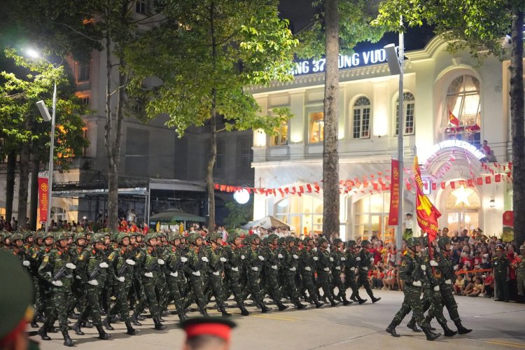 Thủ tướng: Khuyến khích phát đồ ăn, nước uống miễn phí cho người dân xem diễu binh A80