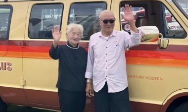 Cặp vợ chồng U90 lái xe đi phượt khắp Trung Quốc suốt 20 năm