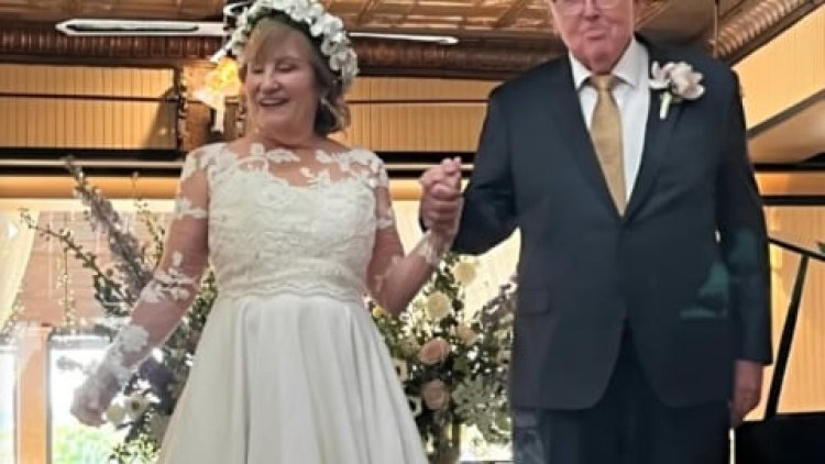 Người phụ nữ 76 tuổi lần đầu mặc váy cưới sau khi gặp bạn đời 81 tuổi qua mạng