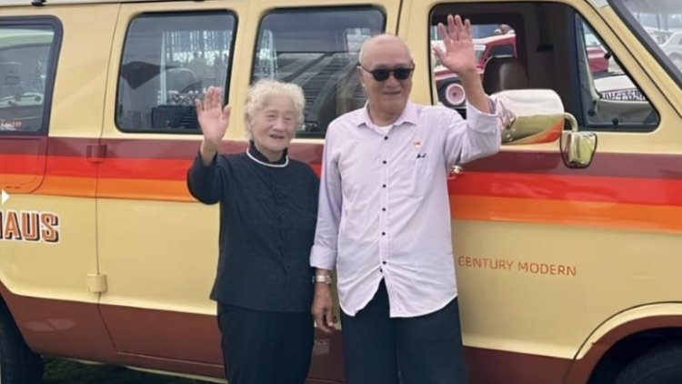 Cặp vợ chồng U90 lái xe đi phượt khắp Trung Quốc suốt 20 năm