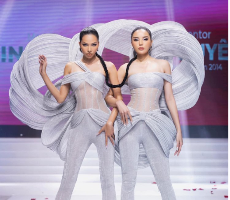 Kỳ Duyên - Minh Triệu catwalk đôi ấn tượng