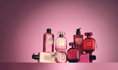 Victoria’s Secret Bombshell: 15 năm gợi cảm hóa một tuyên ngôn sống