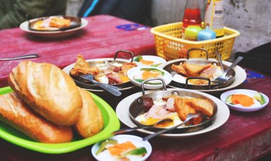 Khách Tây say mê thưởng thức rồi thốt lên: Đây có lẽ là món ăn sáng ngon nhất ở TP.HCM
