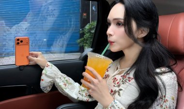 Hương Giang, Tăng Phúc là những nghệ sỹ Việt đầu tiên "flex" khoe iPhone 17 series màu cam