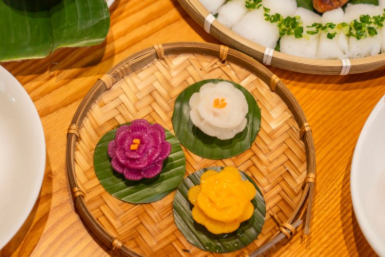 Khéo tay hay làm với món bánh hoa hồng hấp đặc trưng xứ Huế