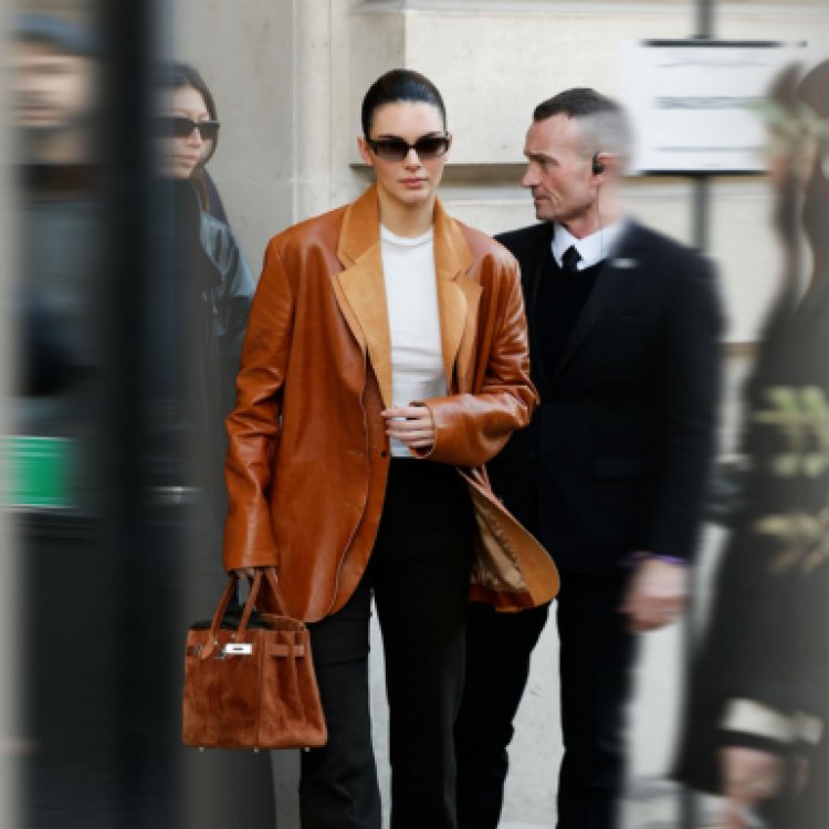 #ĐẹpStyleGuide – 7 ngày mặc đẹp như các IT Girl trời Tây với xu hướng túi xách da lộn