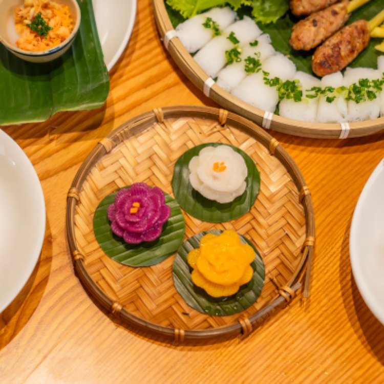 Khéo tay hay làm với món bánh hoa hồng hấp đặc trưng xứ Huế